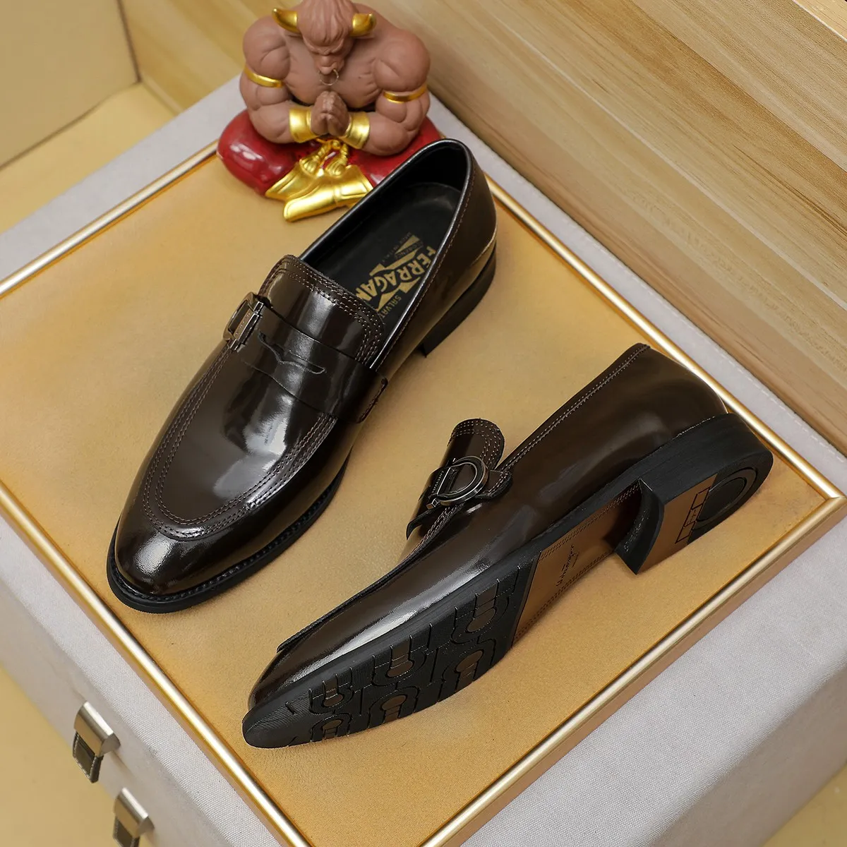 Men's shoes 💰460 Ferragamo [Ferragamo] top imported suit men's shoes 💯Original copy of the official website, product materials: selected imported embossed calfskin + luxury hardware buckle accessories ~ imported water-dyed cow 🐂 leather lining. Strong three-dimensional visual effect, original combination outsole, multiple colors available😘 Size: 39-44 (38.45.46. Customized)